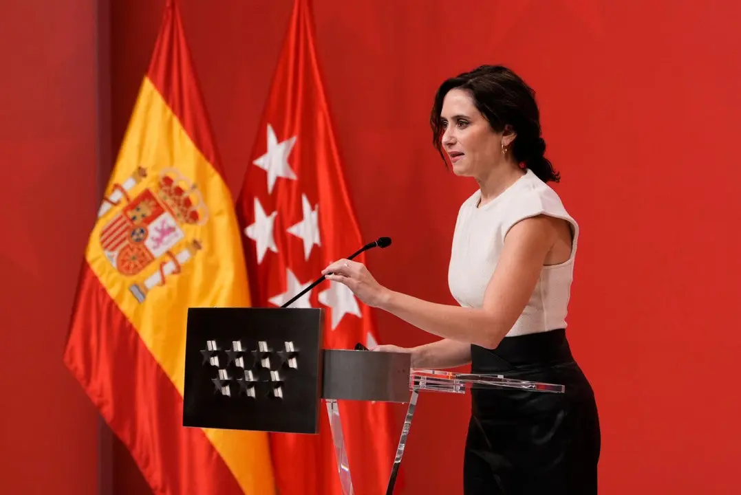 Isabel D&iacute;az Ayuso se pronuncia sobre la condena al fiscal general en una conferencia.