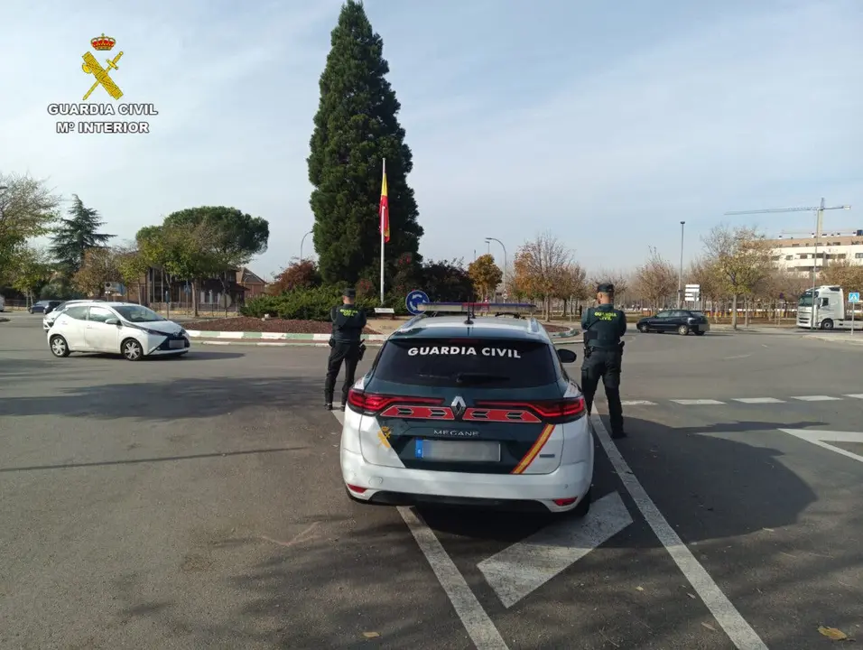 La Guardia Civil detiene a cuatro mujeres por robo en un supermercado.