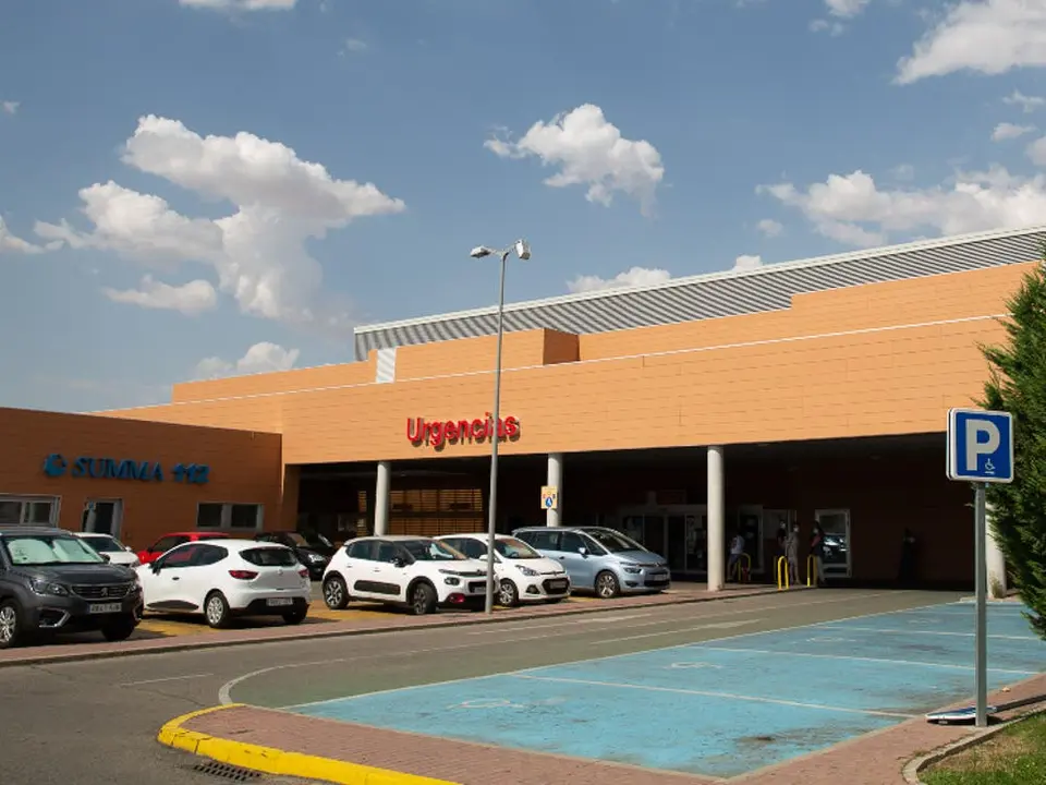 Imagen de la entrada del servicio de urgencias del Hospital de Torrej&oacute;n.