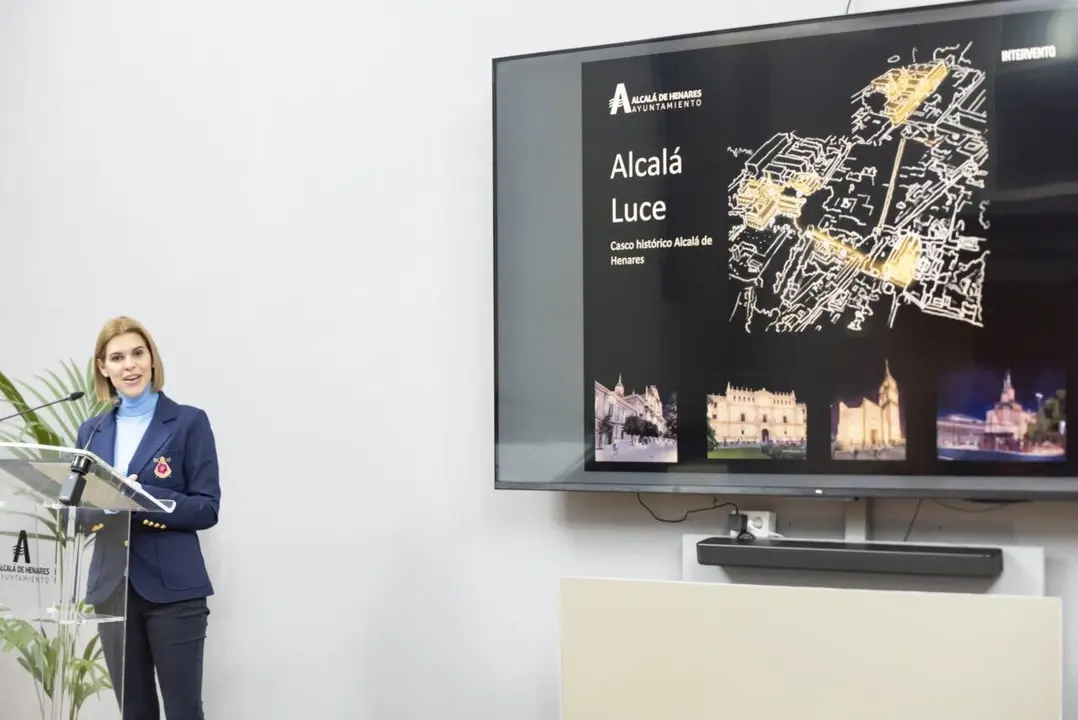 Presentaci&oacute;n del proyecto Alcal&aacute; Luce en un evento oficial.