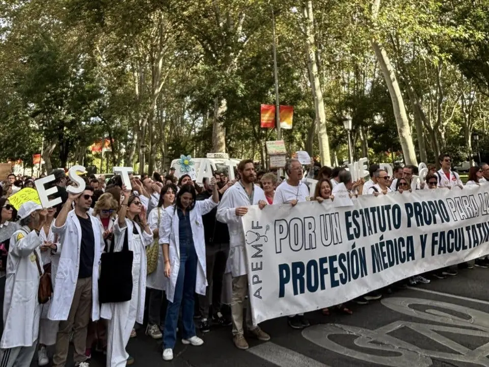 M&eacute;dicos de toda Espa&ntilde;a se manifiestan por un nuevo Estatuto de Sanidad.