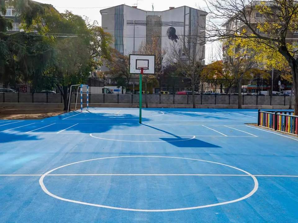 Las pistas deportivas del CEIP Buen Gobernador han sido renovadas recientemente.