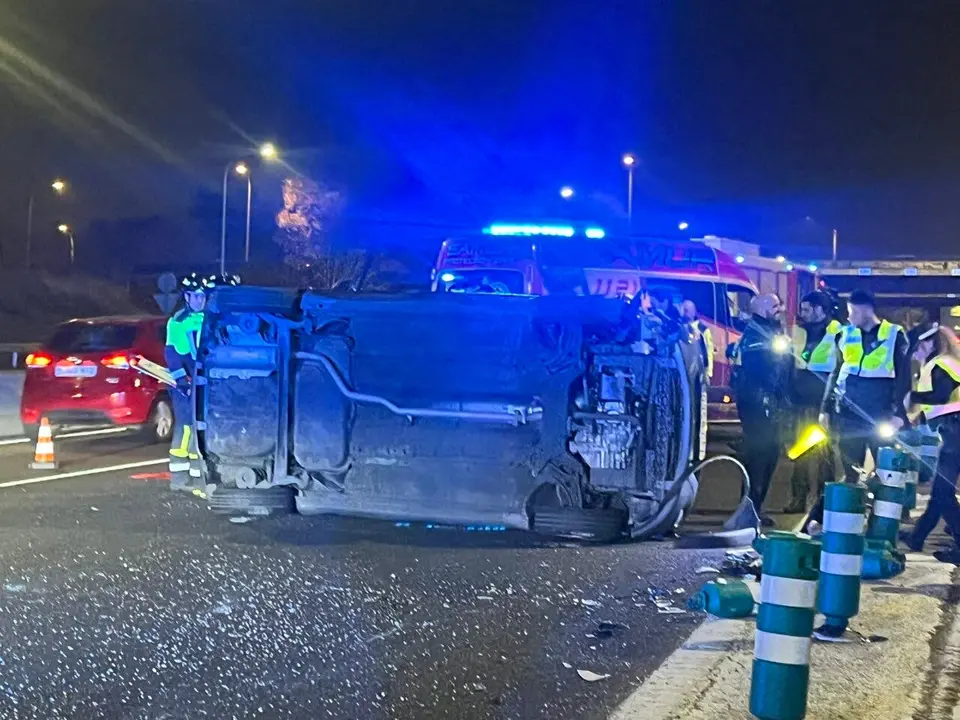 Un accidente en la A-42 result&oacute; en tres personas heridas, una de ellas atrapada.