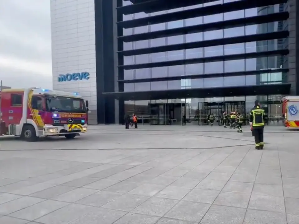 Un incendio en un transformador oblig&oacute; a evacuar la torre Foster de Castellana.