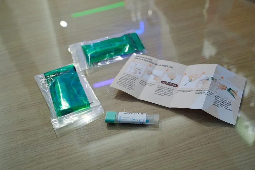 La Comunidad de Madrid reparte kits para el cribado de c&aacute;ncer de colon en farmacias.