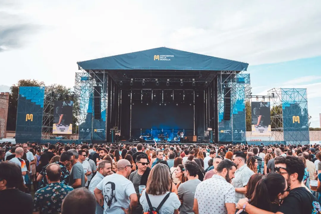 El festival Muralla Indie 2026 reuni&oacute; a numerosos asistentes en Alcal&aacute; de Henares.