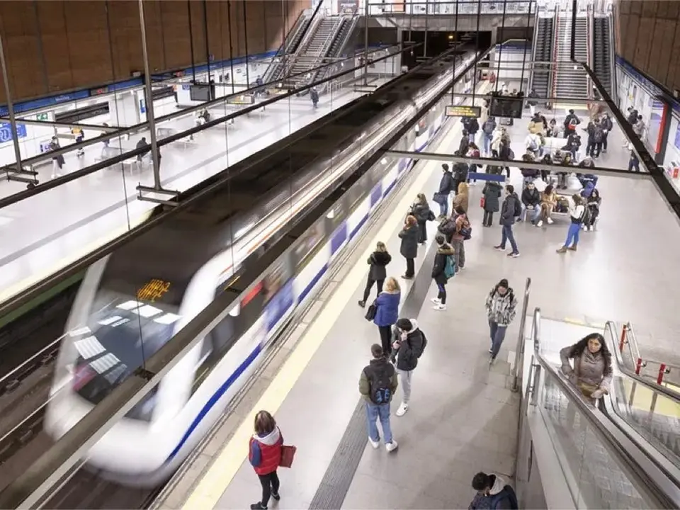La L&iacute;nea 6 del Metro de Madrid reabre por completo este s&aacute;bado. Un evento significativo para los usuarios.