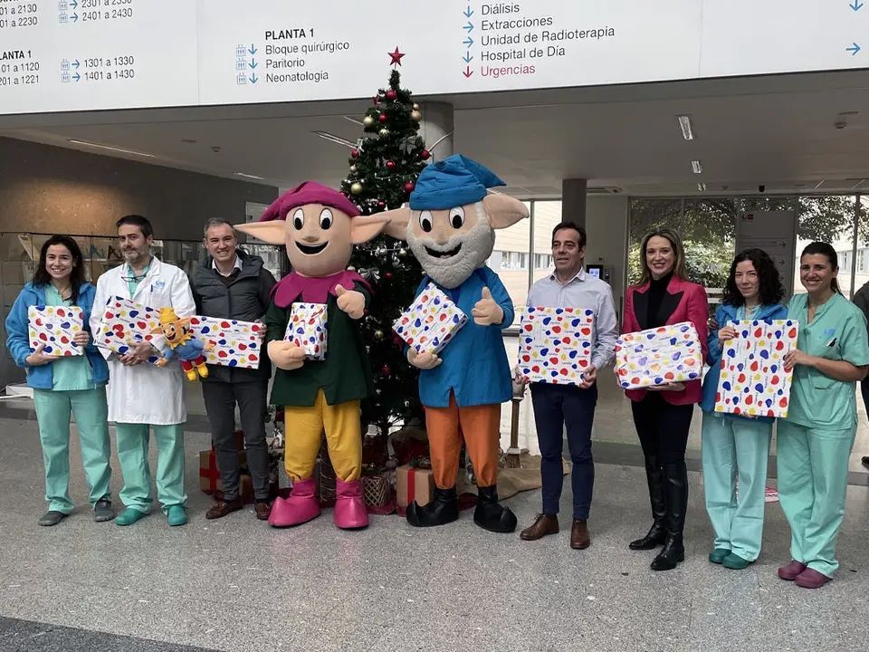 Los Guachis visitan a los ni&ntilde;os en el Hospital de Torrej&oacute;n.