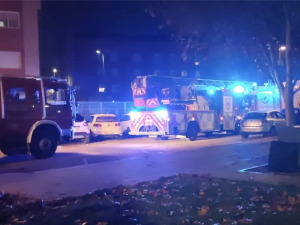 Un incendio provocado por una olla al fuego oblig&oacute; a desalojar un bloque en Azuqueca.