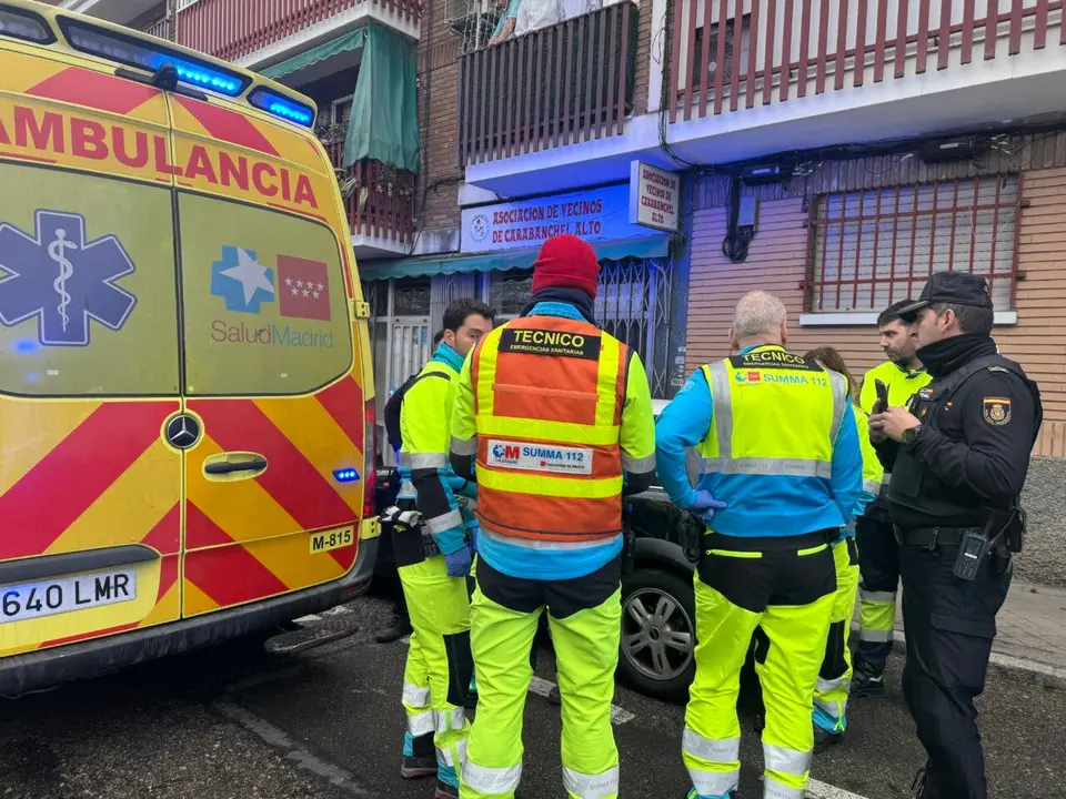 La polic&iacute;a interviene en un incidente en Carabanchel, Madrid.