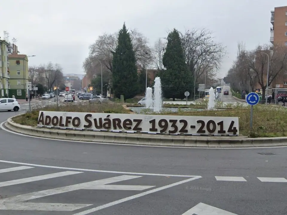 La glorieta de Adolfo Su&aacute;rez en Alcal&aacute; de Henares est&aacute; en el centro de un debate p&uacute;blico.