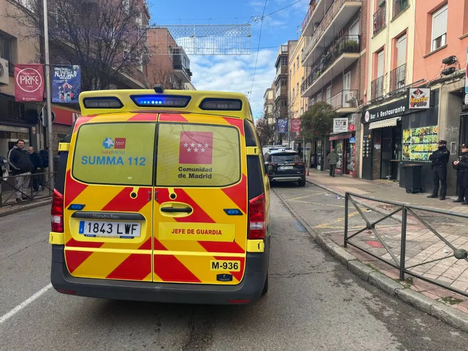 Un hombre de 60 a&ntilde;os fue apu&ntilde;alado en Usera. La ambulancia de SUMMA 112 lleg&oacute; al lugar.