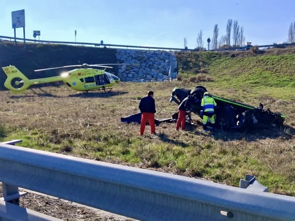 Un conductor result&oacute; gravemente herido tras volcar su veh&iacute;culo en la A-1.
