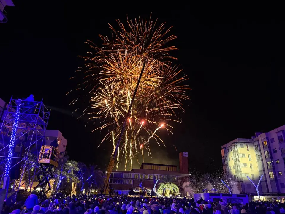 La Gran Cabalgata de Reyes de Torrej&oacute;n de Ardoz culmin&oacute; con un espect&aacute;culo de fuegos artificiales.