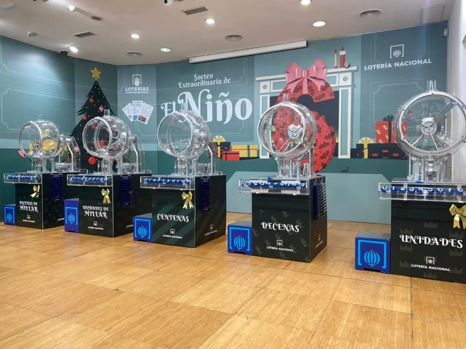 Las m&aacute;quinas del Sorteo Extraordinario de El Ni&ntilde;o 2026 listas para el evento.