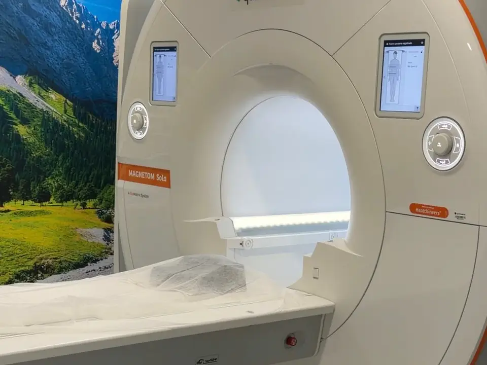 El Hospital Quir&oacute;nsalud Valle del Henares presenta su nueva resonancia magn&eacute;tica.