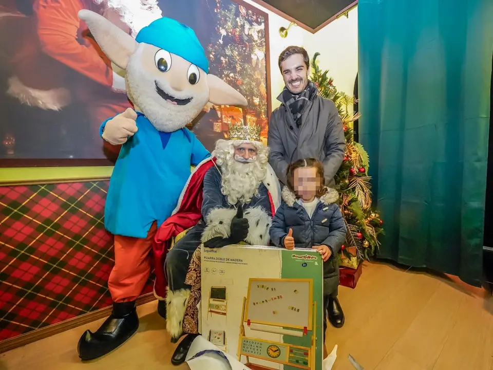 El Ayuntamiento de Torrej&oacute;n de Ardoz entrega juguetes a 251 ni&ntilde;os en Reyes.