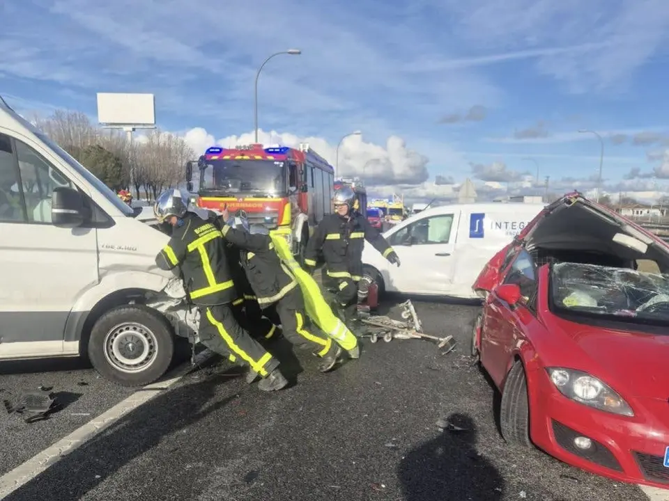 Ocho heridos en un accidente de tr&aacute;fico en la A-42, con intervenci&oacute;n de los bomberos.