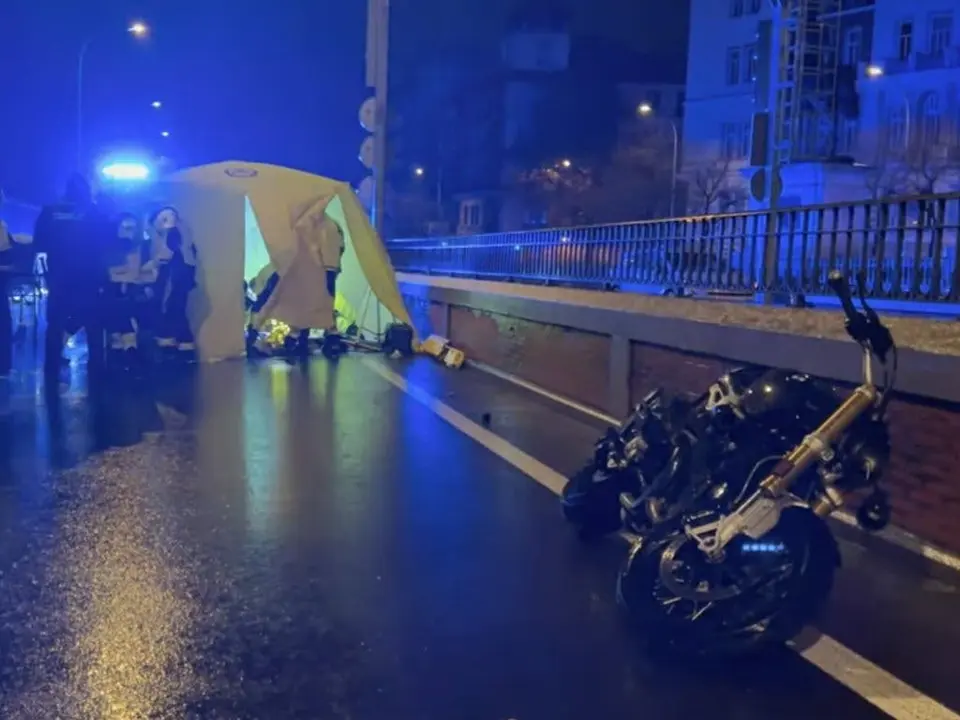Un motorista y un ciclista resultaron heridos tras un choque en Madrid.