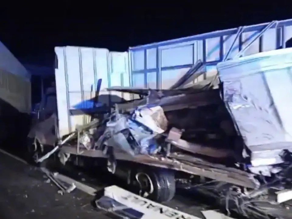 Un camionero result&oacute; gravemente herido tras un choque en la M-50.