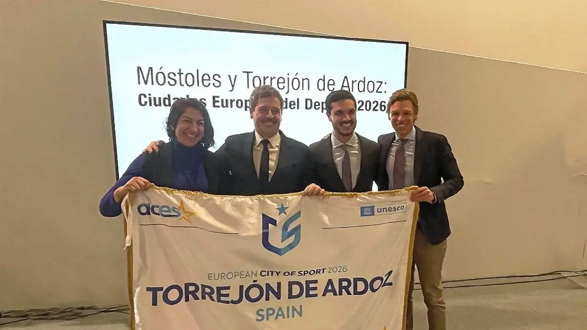 Torrej&oacute;n firma un convenio en FITUR para ser Ciudad Europea del Deporte 2026.