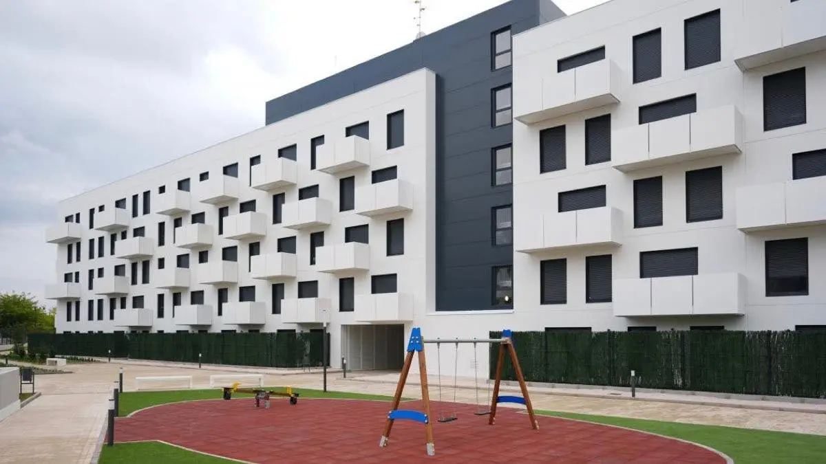 La presidenta Ayuso presenta nuevas medidas sobre vivienda protegida.