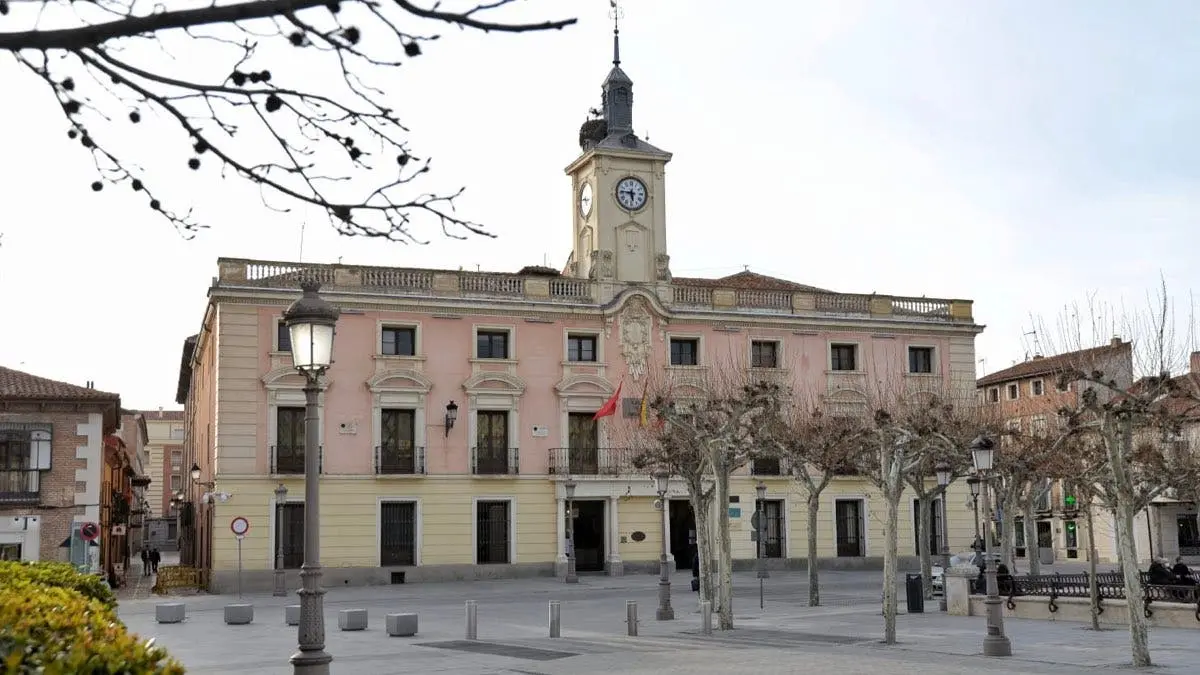 El Ayuntamiento de Alcal&aacute; de Henares aprueba el calendario fiscal de 2026.