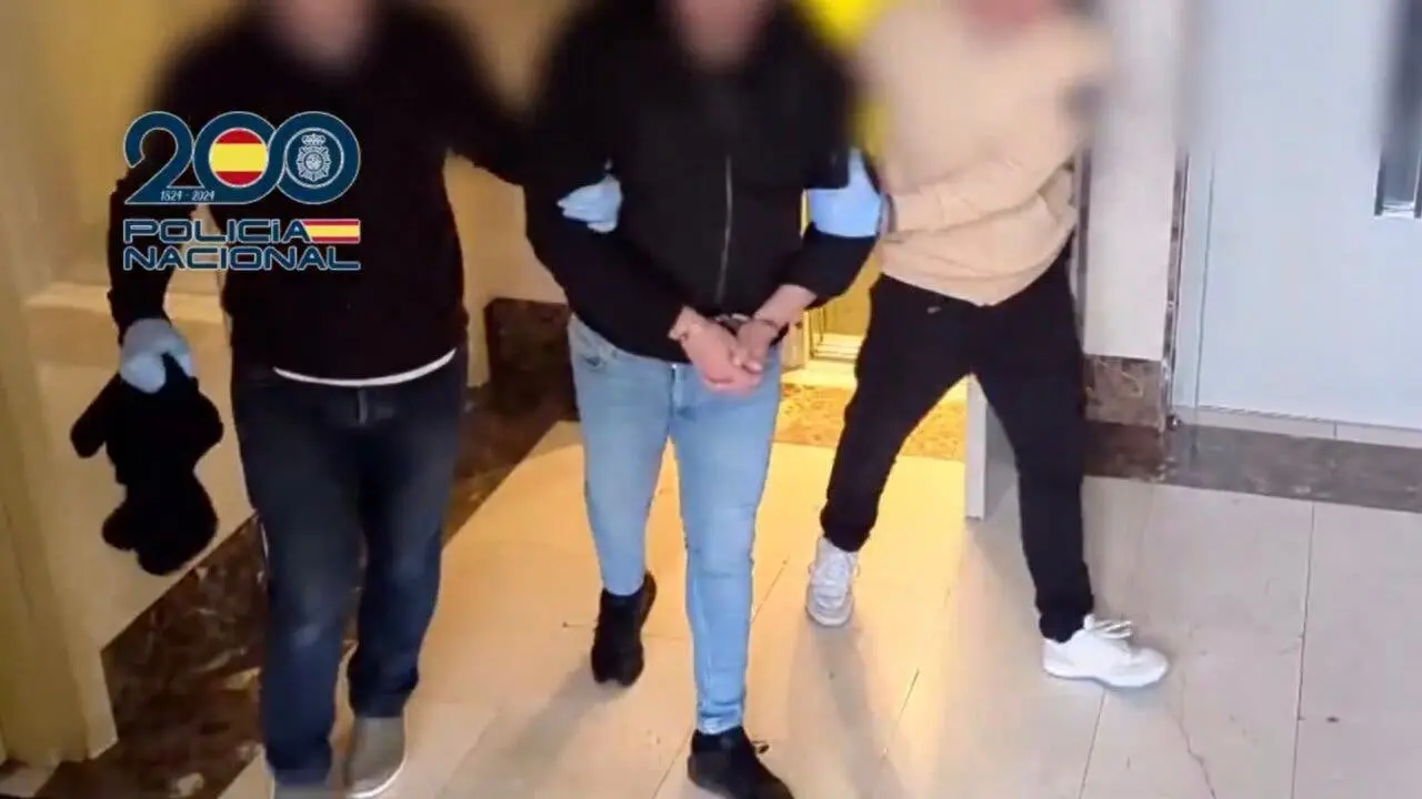 La Polic&iacute;a Nacional detiene a un hombre por agresi&oacute;n sexual a su hija menor en un livestream.