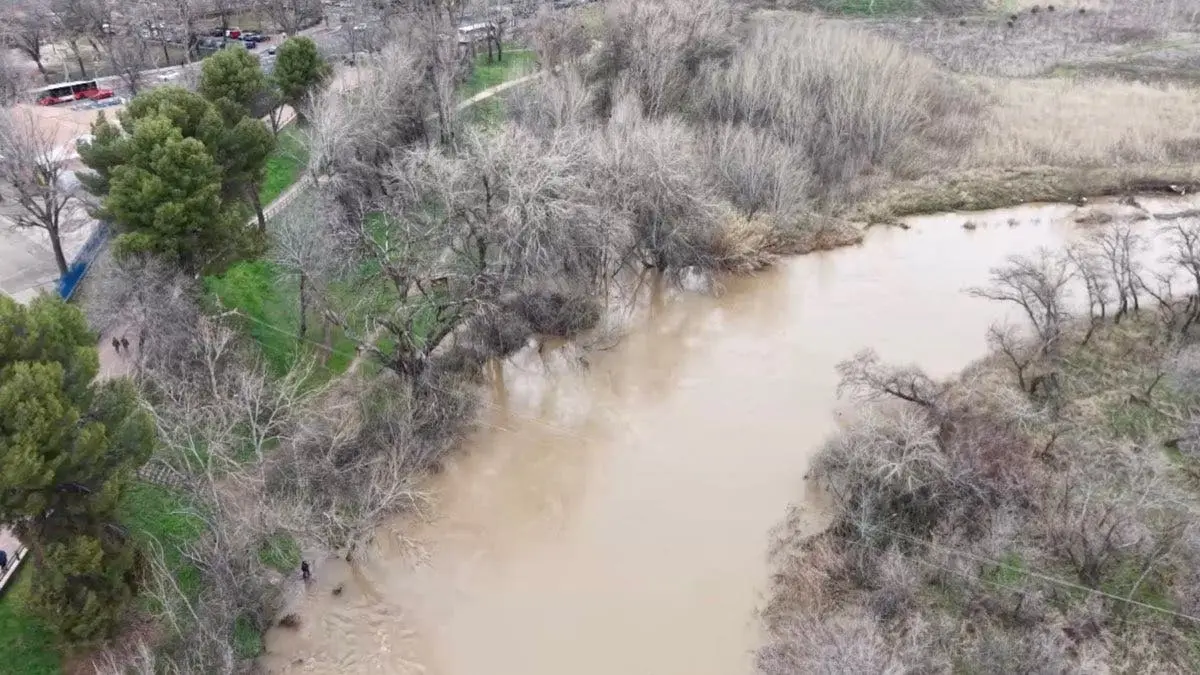 La Confederaci&oacute;n Hidrogr&aacute;fica del Tajo alerta sobre crecidas en los r&iacute;os Henares y Jarama.