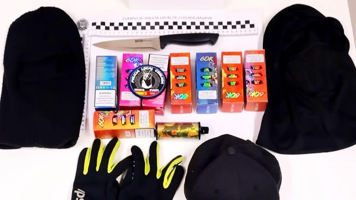 Material intervenido por la Polic&iacute;a Local tras el atraco a menores en las inmediaciones del Metro Coslada Central. AYTO. DE COSLADA