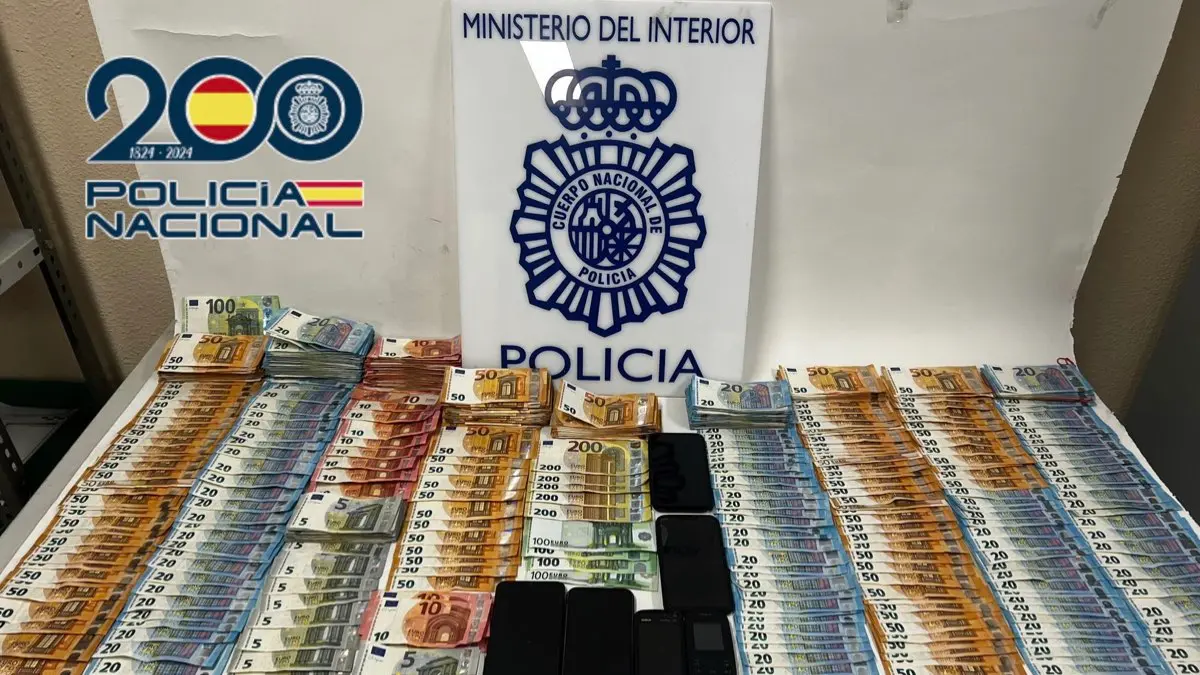 El dinero intervenido en los registros domiciliarios. POLIC&Iacute;A NACIONAL