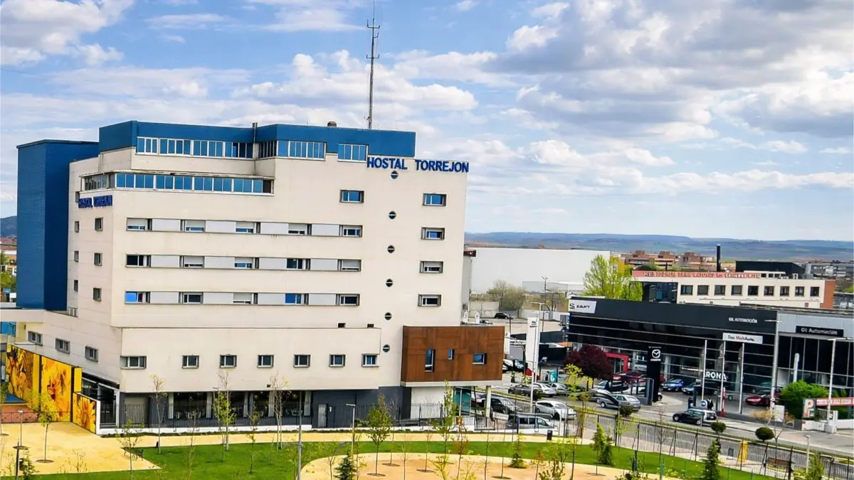 Fachada del Hostal Torrej&oacute;n, uno de los establecimientos adquiridos por Porcel Hoteles en Torrej&oacute;n de Ardoz. PORCEL HOTELES