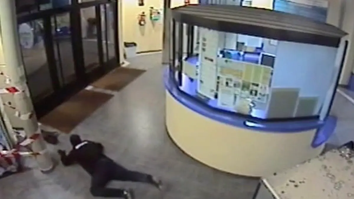 Momento de uno de los robos cometidos en Rivas Vaciamadrid. GUARDIA CIVIL