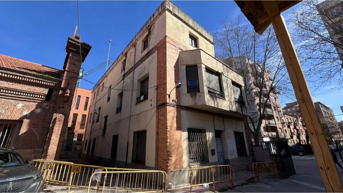 Edificio Dao&iacute;z y Velarde 28, actualmente vac&iacute;o y pendiente de rehabilitaci&oacute;n. AYUNTAMIENTO DE ALCAL&Aacute; DE HENARES