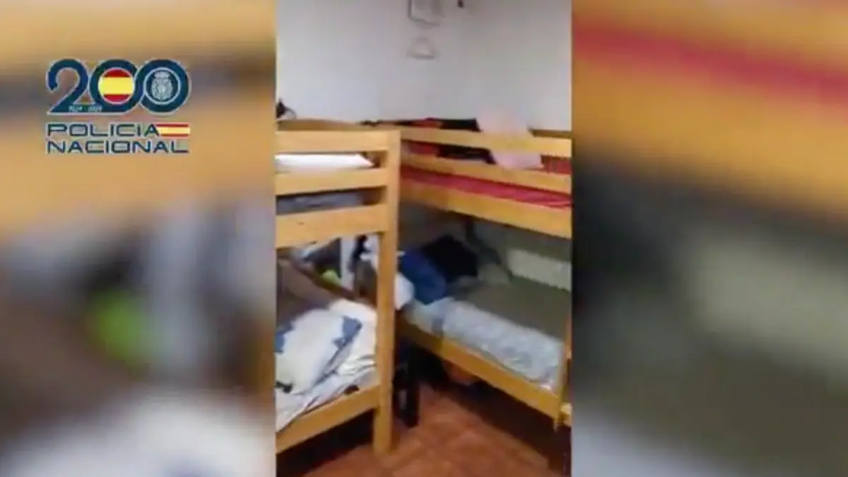 Literas en el interior del chal&eacute; utilizado como prost&iacute;bulo en M&oacute;stoles. POLIC&Iacute;A NACIONAL