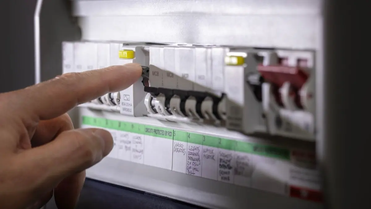 Cuadro el&eacute;ctrico en una imagen de archivo. SHUTTERSTOCK