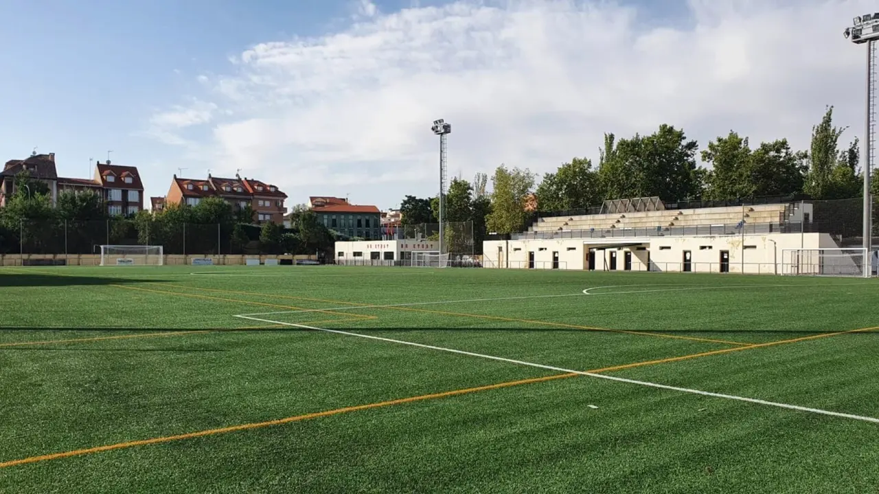 Campo de f&uacute;tbol municipal de Velilla de San Antonio. AYUNTAMIENTO DE VELILLA DE SAN ANTONIO