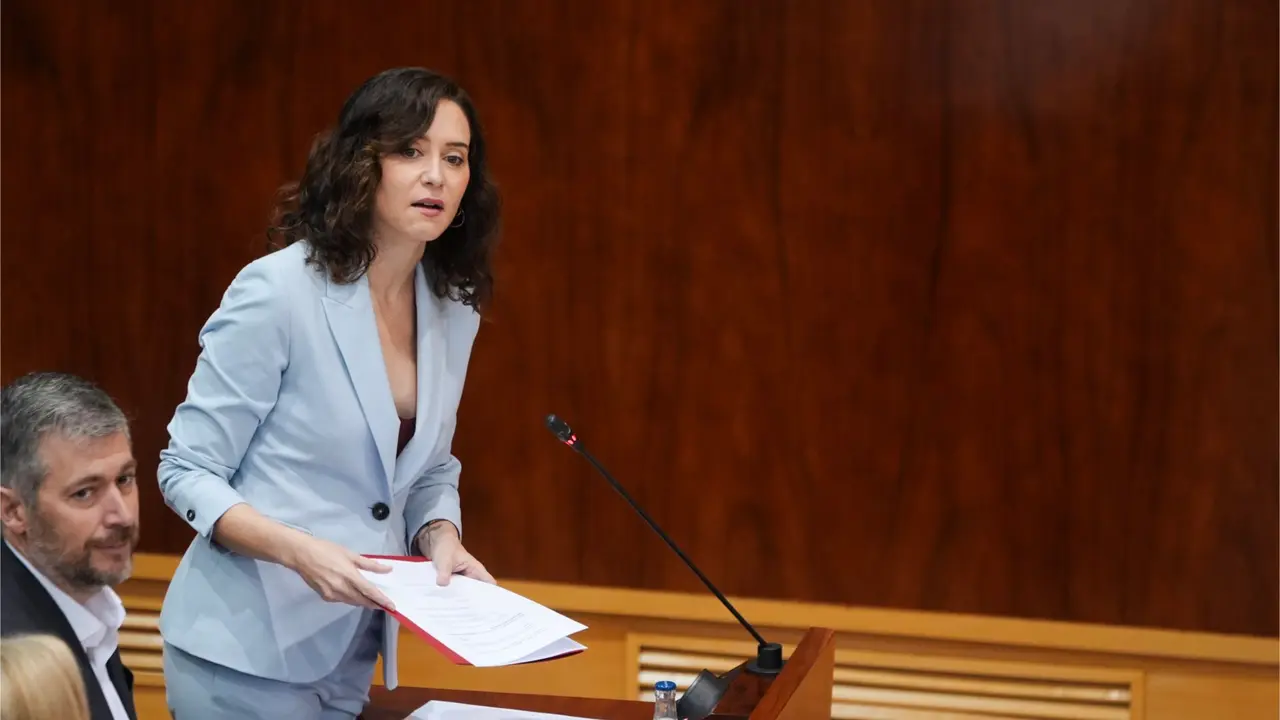 Isabel D&iacute;az Ayuso durante su intervenci&oacute;n este jueves en el Pleno de la Asamblea de Madrid. COMUNIDAD DE MADRID