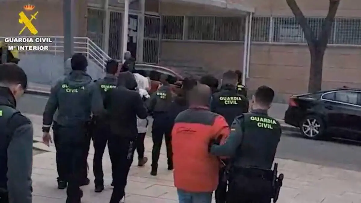 Detenci&oacute;n de varios implicados durante la operaci&oacute;n contra el tr&aacute;fico de drogas en Collado Villalba. GUARDIA CIVIL