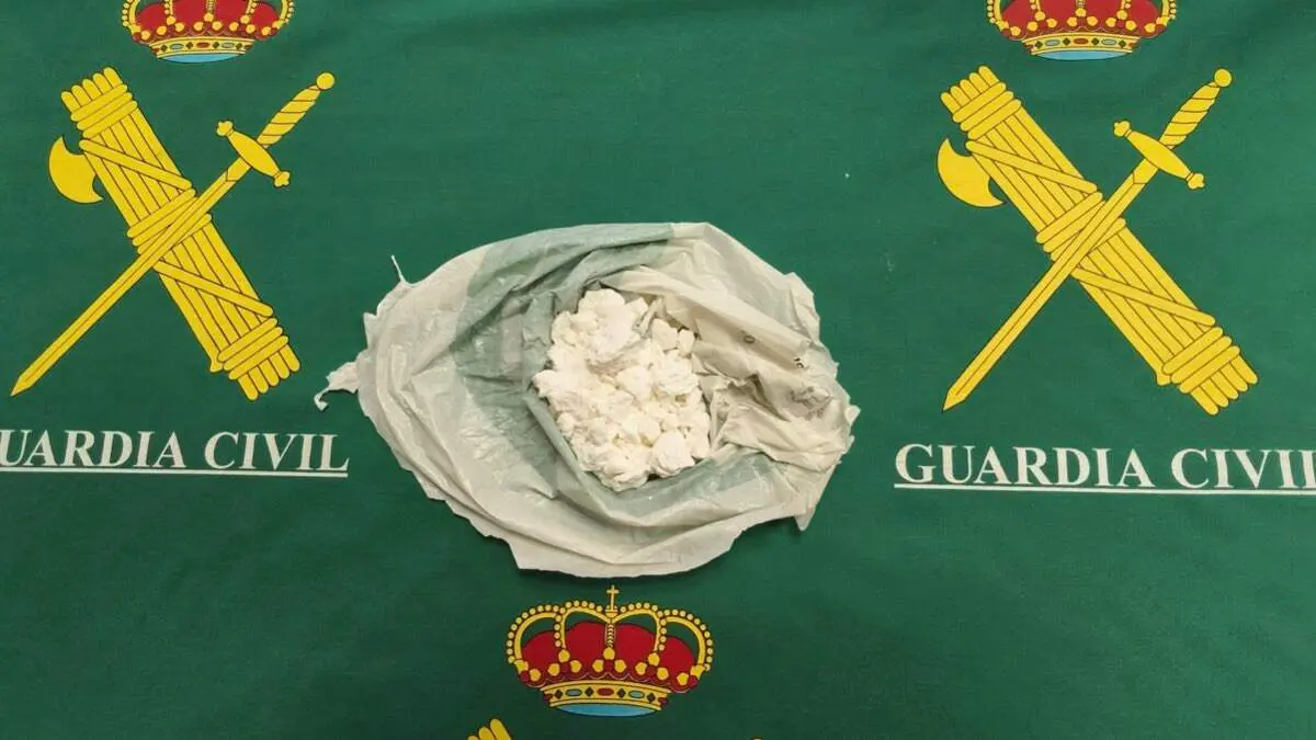 Coca&iacute;na intervenida por la Guardia Civil en Sig&uuml;enza.