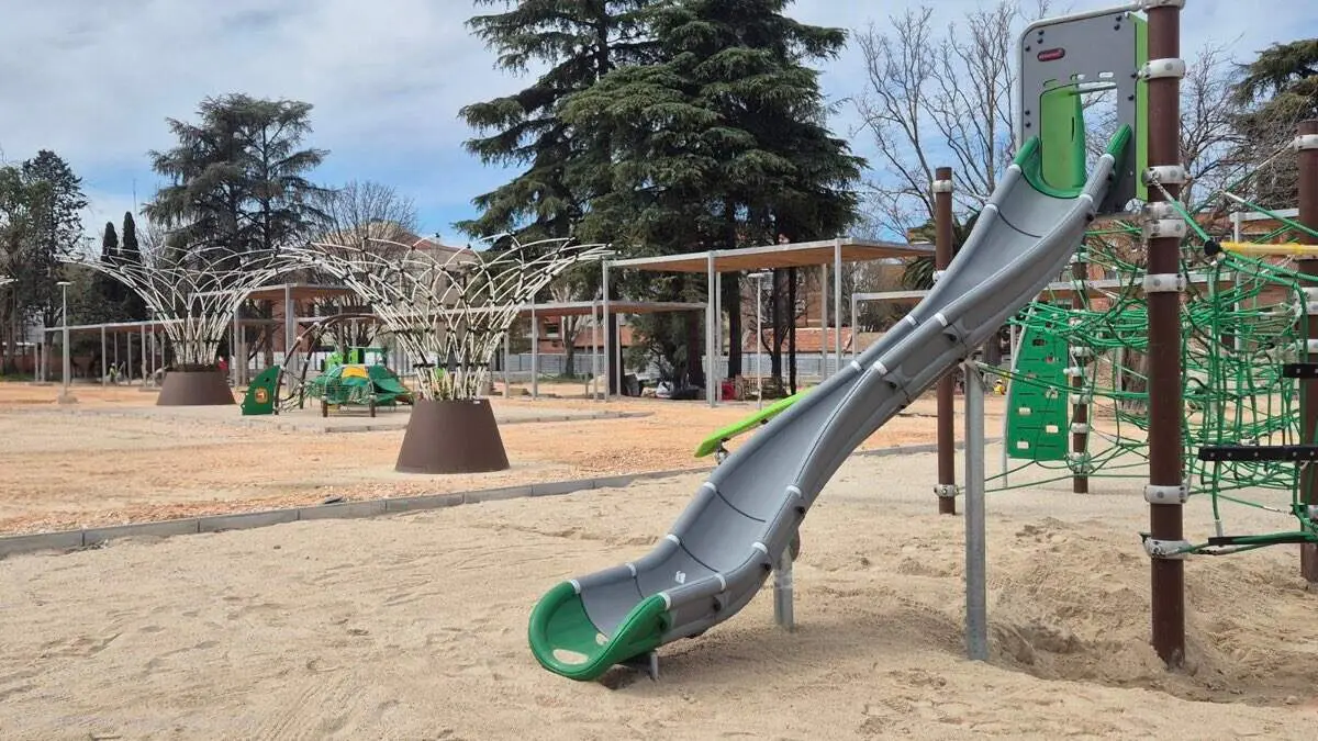 Zona de juegos infantiles del nuevo parque urbano en San Fernando de Henares. CONSEJER&Iacute;A DE VIVIENDA, TRANSPORTES E INFRAESTRUCTURAS