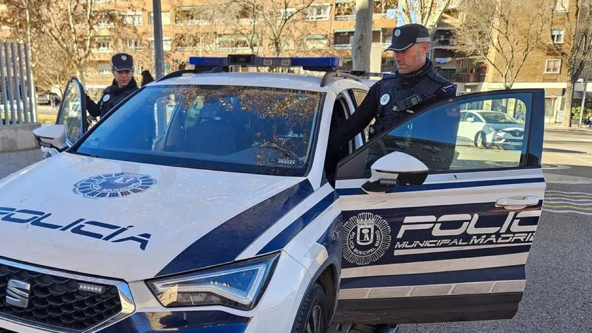 Agentes de la Polic&iacute;a Municipal de Madrid durante la intervenci&oacute;n. POLIC&Iacute;A MUNICIPAL DE MADRID