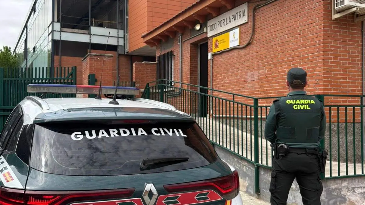 Agente de la Guardia Civil en dependencias oficiales de Ciempozuelos. GUARDIA CIVIL