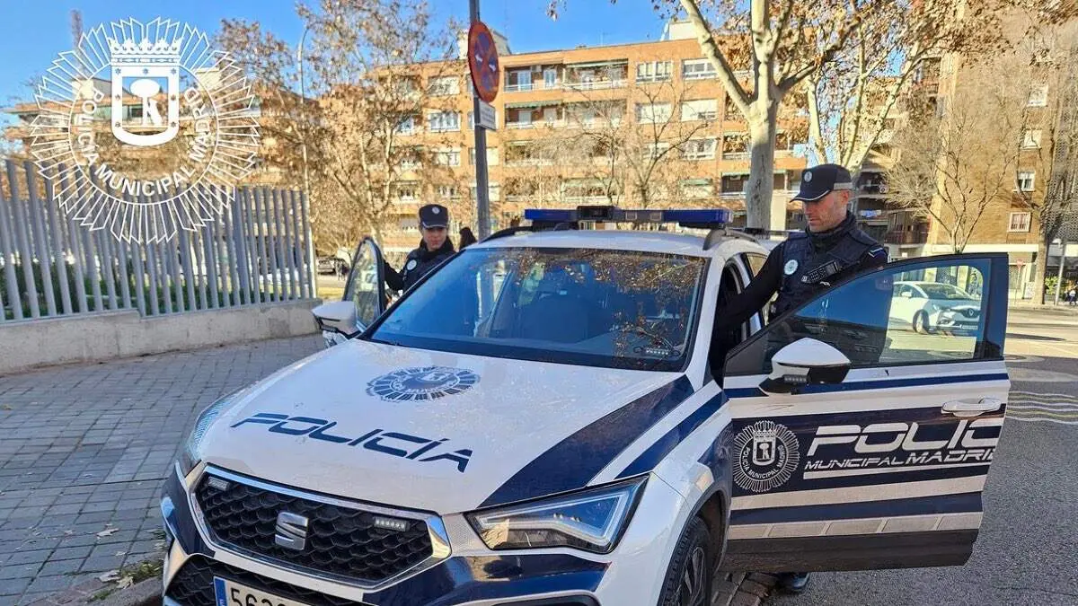 Agentes de la Polic&iacute;a Municipal de Madrid durante una intervenci&oacute;n. POLIC&Iacute;A MUNICIPAL DE MADRID