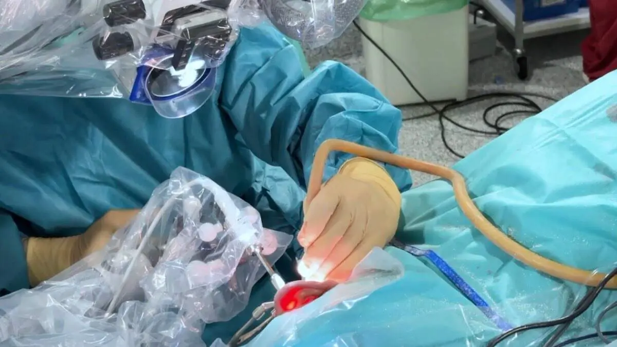 Intervenci&oacute;n de implante coclear asistida por brazo rob&oacute;tico en el Hospital La Paz. COMUNIDAD DE MADRID