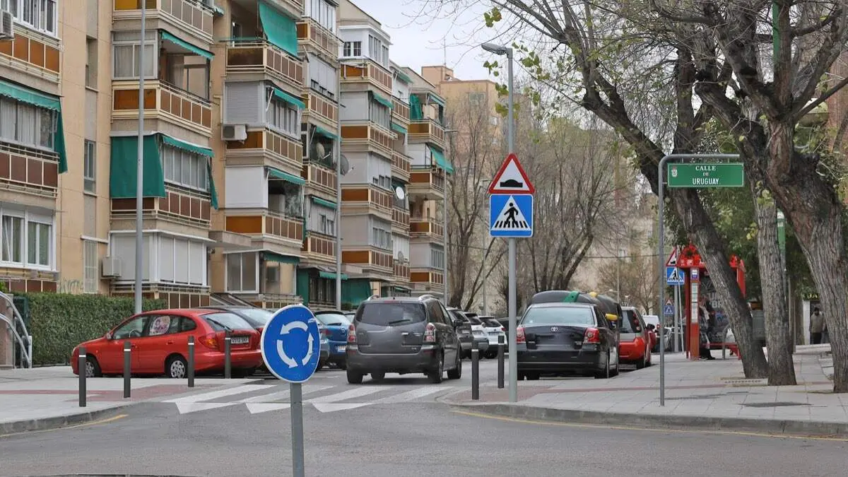 Calle Uruguay de Coslada, una de las v&iacute;as incluidas en el plan de asfaltado. AYUNTAMIENTO DE COSLADA