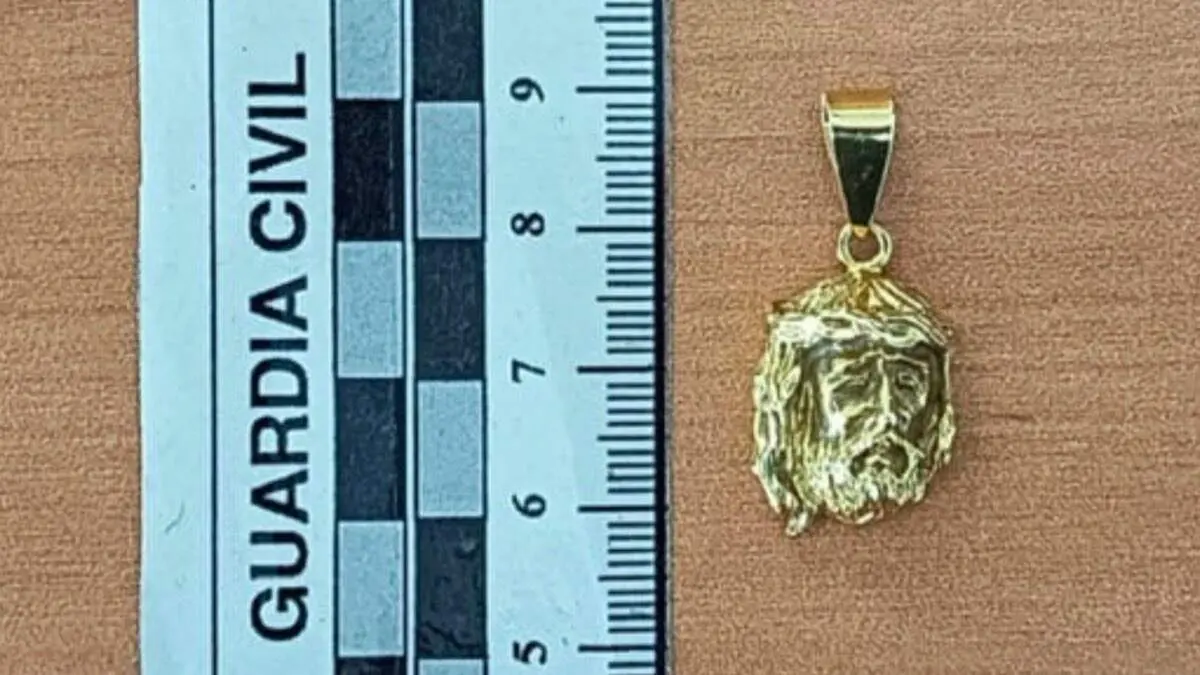 Busto de Cristo de oro recuperado tras el robo en Azuqueca de Henares. GUARDIA CIVIL