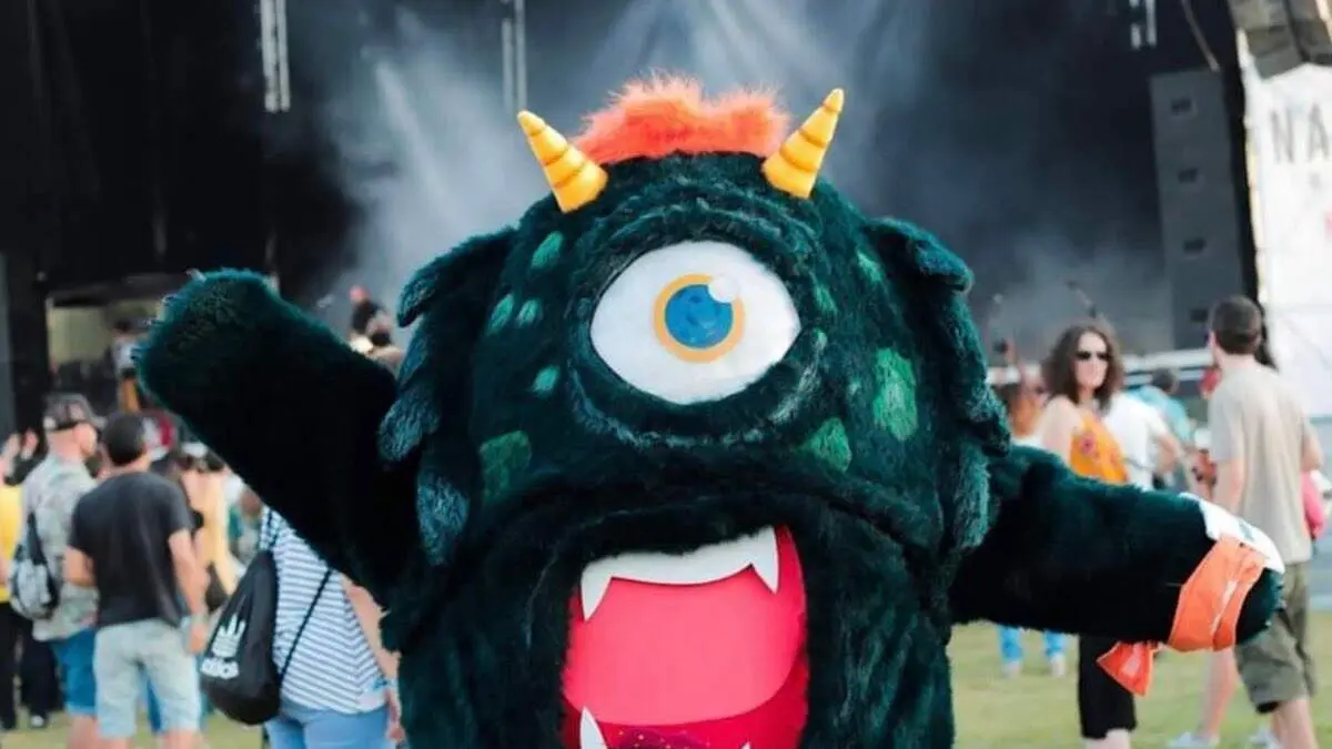 Mascota del Festival Gigante durante un concierto en Guadalajara. GIGANTE