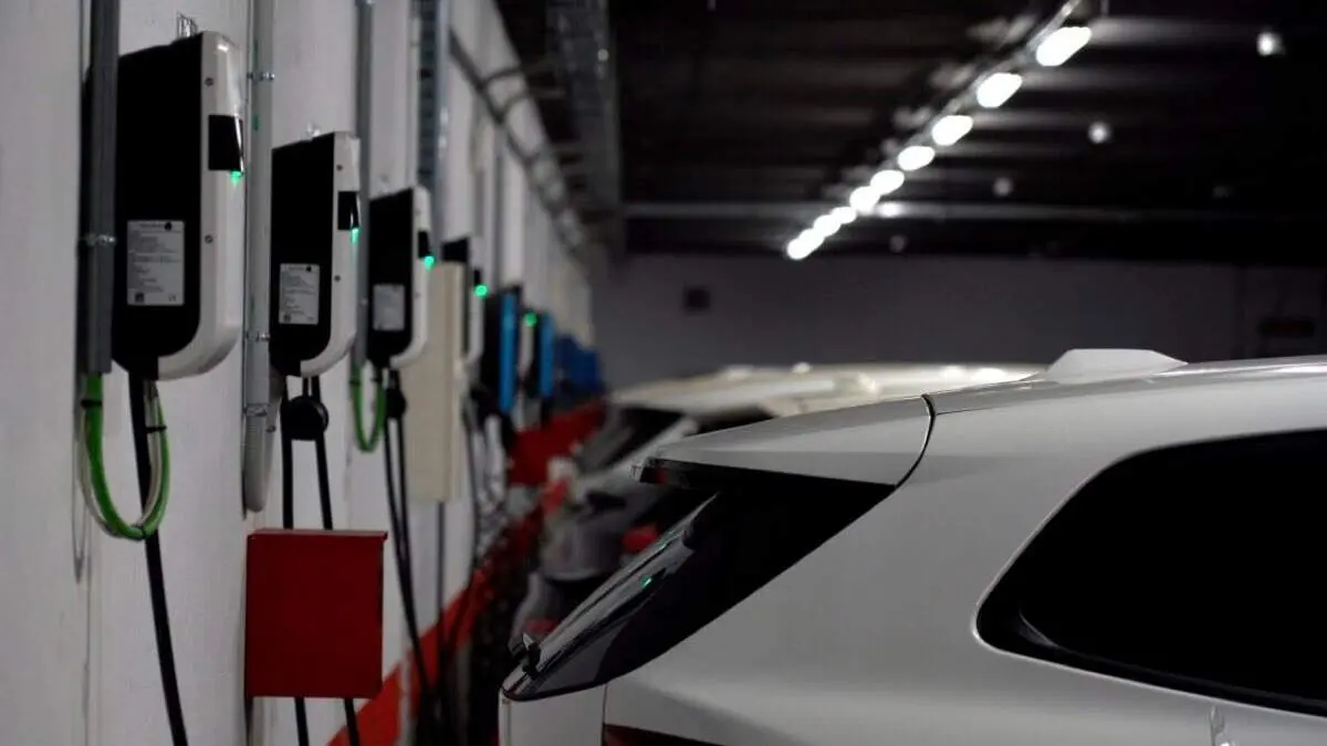 Instalaci&oacute;n de recarga el&eacute;ctrica en aparcamiento. AYUNTAMIENTO DE MADRID