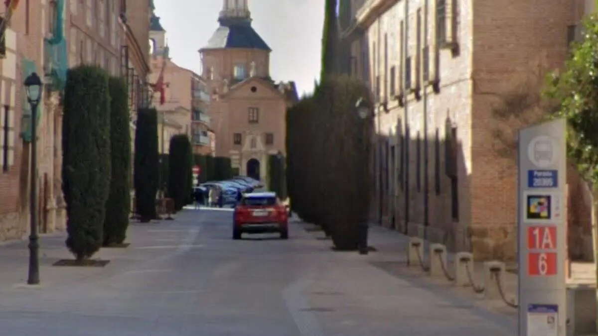 Calle Colegios de Alcal&aacute; de Henares, afectada por el corte de tr&aacute;fico. GOOGLE MAPS